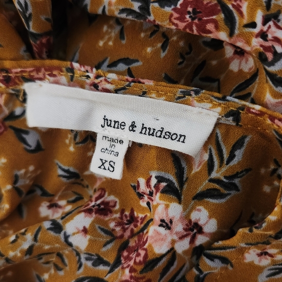 June & Hudson Floral Long Sleeve Side Tie Blouse - Picture 4 of 4